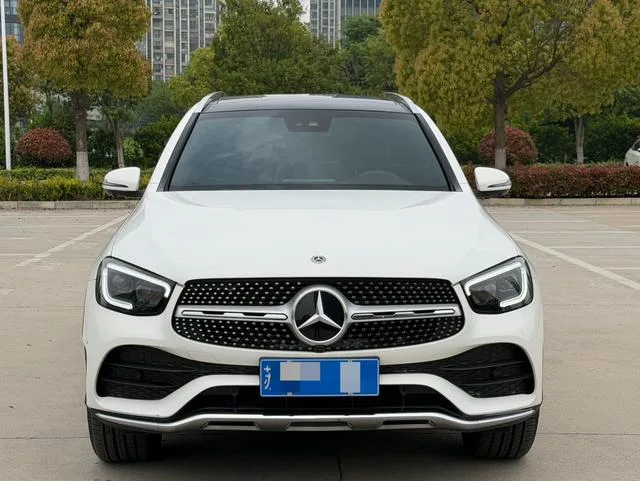 Mercedes-Benz GLC 2022 Segundo cambio GLC 300 L 4MATIC De lujo exterior foto 2 Mercedes-Benz GLC 2022 Segundo cambio GLC 300 L 4MATIC De lujo exterior foto 2
