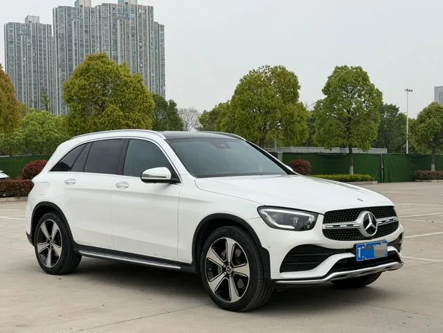 Mercedes-Benz GLC 2022 Segundo cambio GLC 300 L 4MATIC De lujo exterior foto 3 Mercedes-Benz GLC 2022 Segundo cambio GLC 300 L 4MATIC De lujo exterior foto 3