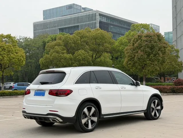 Mercedes-Benz GLC 2022 Segundo cambio GLC 300 L 4MATIC De lujo exterior foto 4 Mercedes-Benz GLC 2022 Segundo cambio GLC 300 L 4MATIC De lujo exterior foto 4