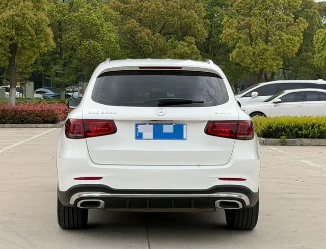 Mercedes-Benz GLC 2022 Segundo cambio GLC 300 L 4MATIC De lujo exterior foto 5 Mercedes-Benz GLC 2022 Segundo cambio GLC 300 L 4MATIC De lujo exterior foto 5