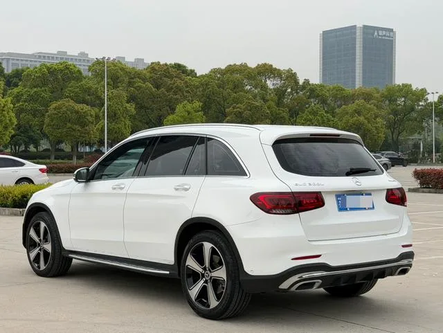 Mercedes-Benz GLC 2022 Segundo cambio GLC 300 L 4MATIC De lujo exterior foto 6 Mercedes-Benz GLC 2022 Segundo cambio GLC 300 L 4MATIC De lujo exterior foto 6