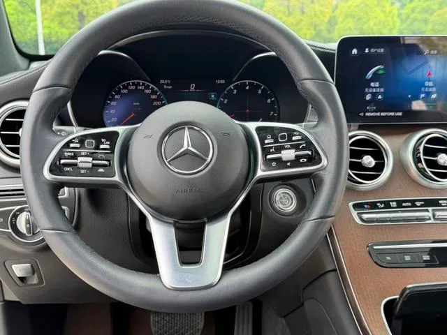 Mercedes-Benz GLC 2022 Segundo cambio GLC 300 L 4MATIC De lujo exterior foto 7 Mercedes-Benz GLC 2022 Segundo cambio GLC 300 L 4MATIC De lujo exterior foto 7