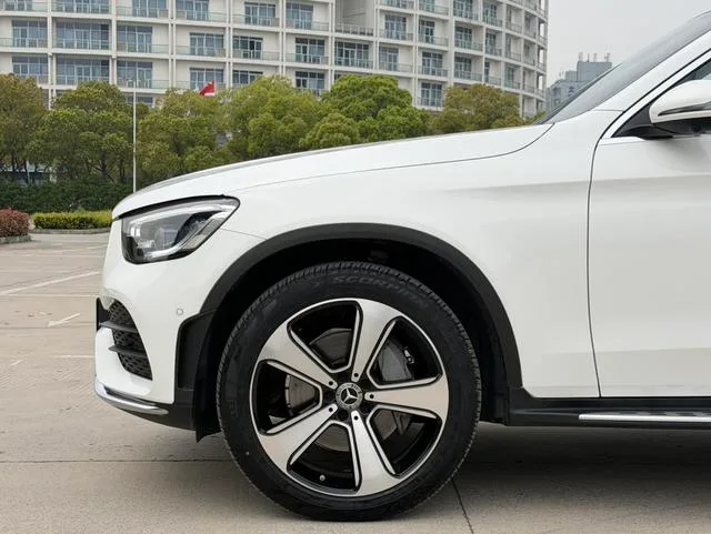 Mercedes-Benz GLC 2022 Segundo cambio GLC 300 L 4MATIC De lujo interior foto 14 Mercedes-Benz GLC 2022 Segundo cambio GLC 300 L 4MATIC De lujo interior foto 14