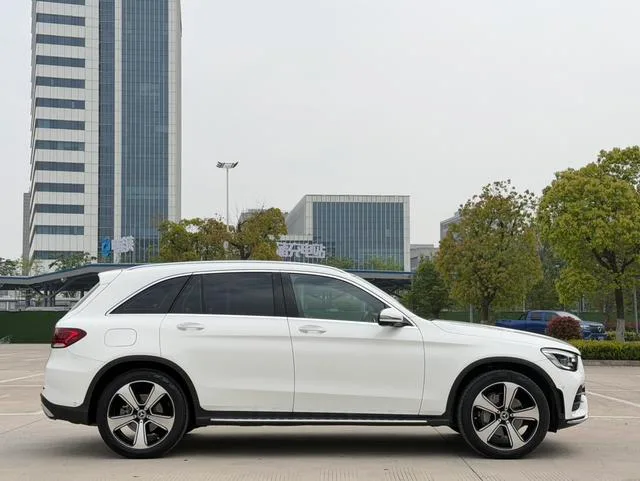 Mercedes-Benz GLC 2022 Segundo cambio GLC 300 L 4MATIC De lujo interior foto 15 Mercedes-Benz GLC 2022 Segundo cambio GLC 300 L 4MATIC De lujo interior foto 15