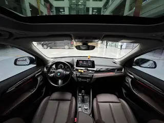 BMW X1 2022 sDrive25Li Líder interior foto 12