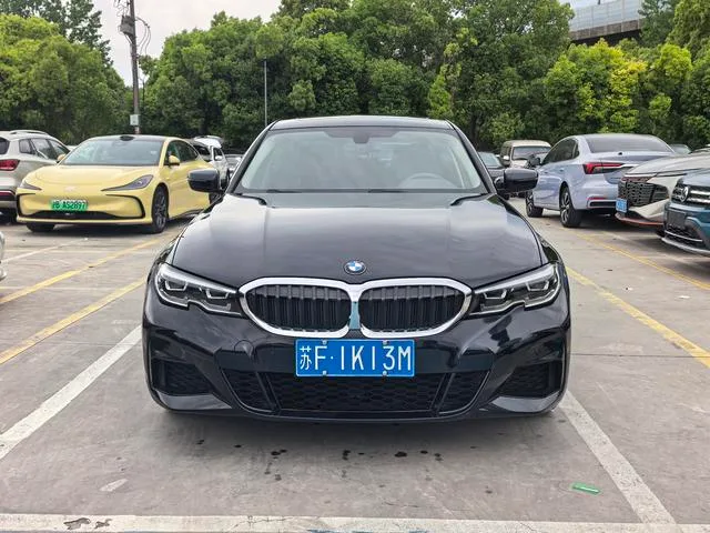BMW 3 Series 2020 320Li M Sports suit exterior photo 2