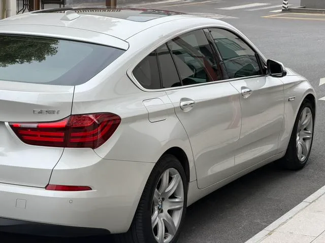 BMW 5 Series GT 2017 528i Leading Type exterior photo 4