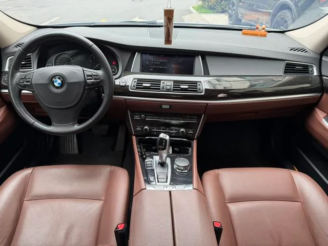 BMW 5 Series GT 2017 528i Leading Type exterior photo 8