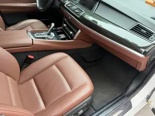 BMW 5 Series GT 2017 528i Leading Type exterior photo 9