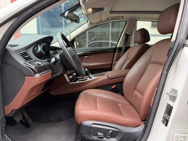 BMW 5 Series GT 2017 528i Leading Type interior photo 11