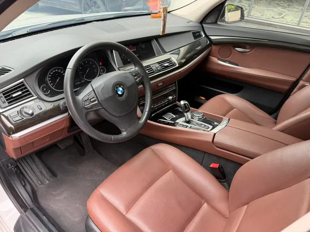 BMW 5 Series GT 2017 528i Leading Type interior photo 12