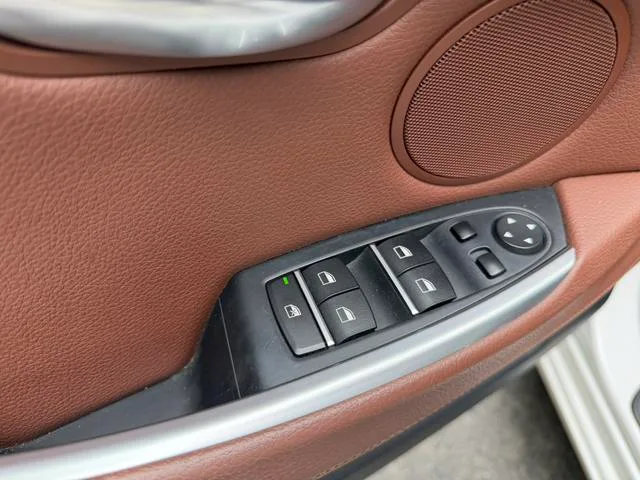 BMW 5 Series GT 2017 528i Leading Type interior photo 14