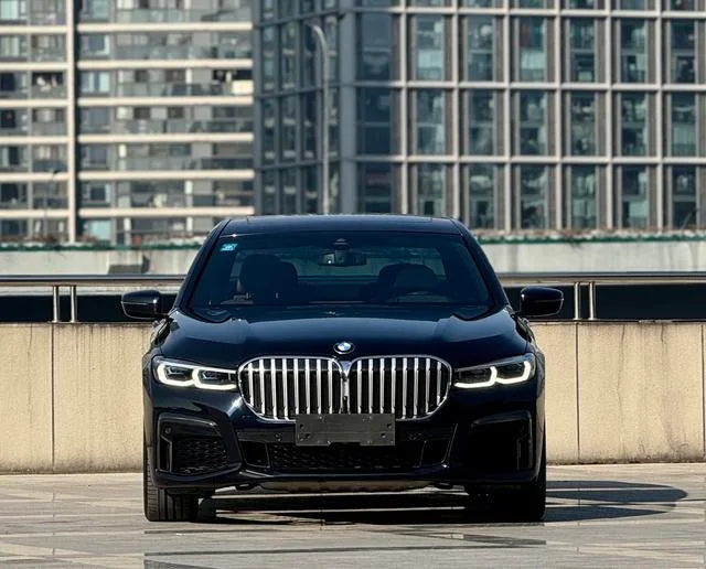 BMW 7 Series 2019 Mise à jour 740Li Type de luxe M Ensemble de sport extérieur photo 2