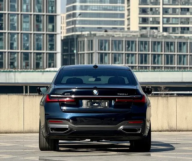 BMW 7 Series 2019 Mise à jour 740Li Type de luxe M Ensemble de sport extérieur photo 4