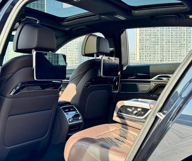 BMW 7 Series 2019 Mise à jour 740Li Type de luxe M Ensemble de sport intérieur photo 8