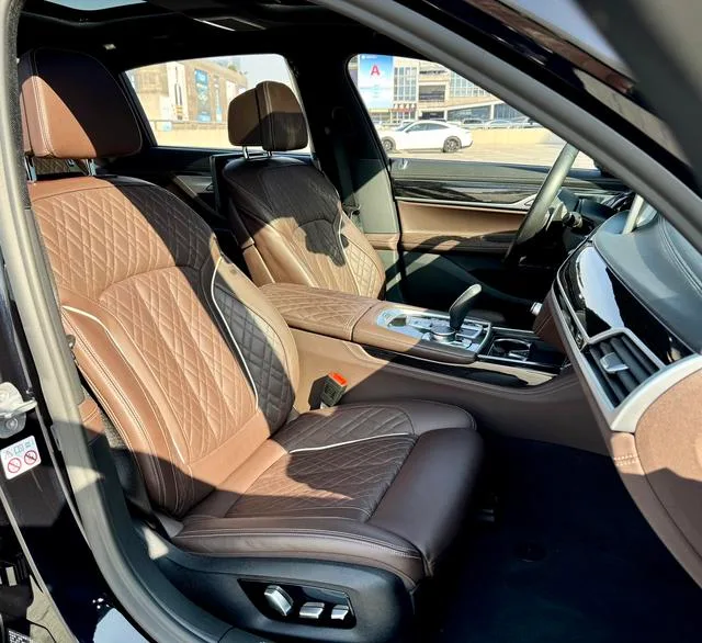BMW 7 Series 2019 Mise à jour 740Li Type de luxe M Ensemble de sport intérieur photo 9