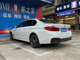 BMW 5 Series 2019 530Li Leading Type M Sports suit exterior photo 7