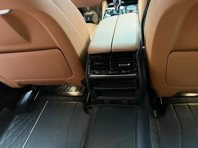 BMW 5 Series 2019 530Li Leading Type M Sports suit interior photo 16