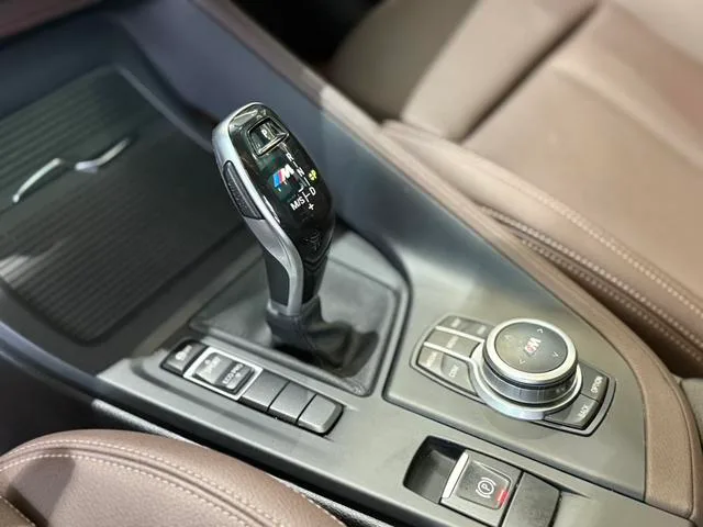 BMW X1 2020 sDrive25Li Leading Type interior photo 6