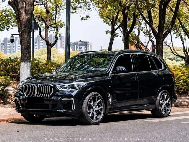 BMW X5 2022 Restyling xDrive 40Li M Sports suit exterior photo 1 BMW X5 2022 Restyling xDrive 40Li M Sports suit exterior photo 1