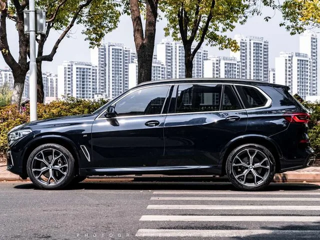 BMW X5 2022 Restyling xDrive 40Li M Sports suit exterior photo 2 BMW X5 2022 Restyling xDrive 40Li M Sports suit exterior photo 2