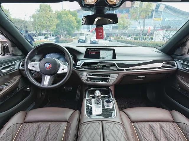 BMW 7 Series 2021 740Li Leader M Ensemble de sport extérieur photo 6