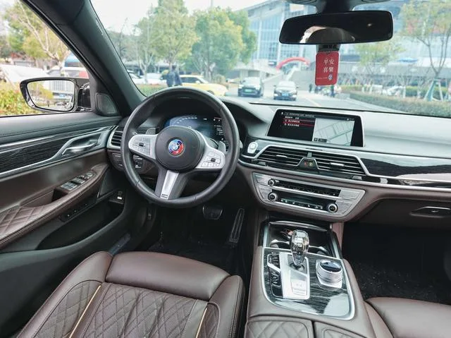 BMW 7 Series 2021 740Li Leader M Ensemble de sport intérieur photo 8