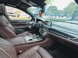 BMW 7 Series 2021 740Li Leader M Ensemble de sport intérieur photo 10