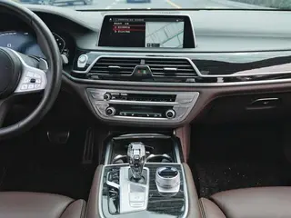 BMW 7 Series 2021 740Li Leader M Ensemble de sport intérieur photo 12