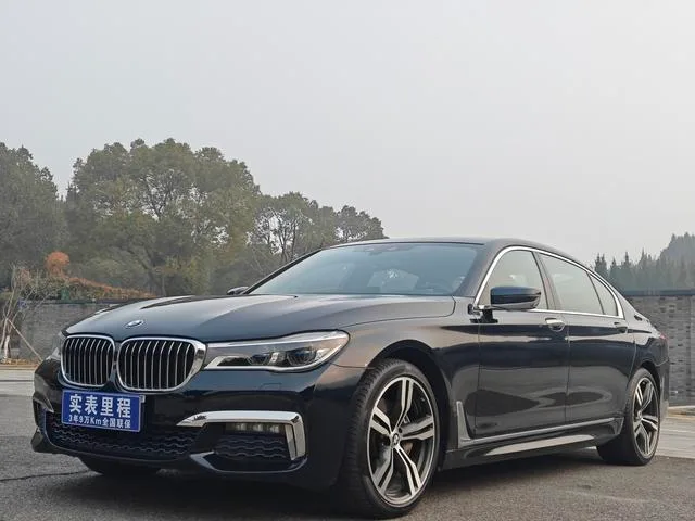 BMW 7 Series 2018 740Li xDrive Type de luxe M Ensemble de sport extérieur photo 1 BMW 7 Series 2018 740Li xDrive Type de luxe M Ensemble de sport extérieur photo 1