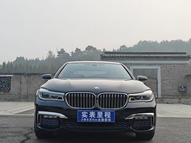 BMW 7 Series 2018 740Li xDrive Type de luxe M Ensemble de sport extérieur photo 2 BMW 7 Series 2018 740Li xDrive Type de luxe M Ensemble de sport extérieur photo 2