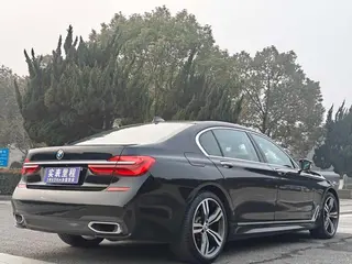 BMW 7 Series 2018 740Li xDrive Type de luxe M Ensemble de sport intérieur photo 7 BMW 7 Series 2018 740Li xDrive Type de luxe M Ensemble de sport intérieur photo 7