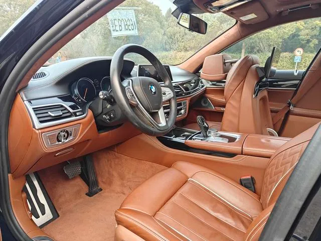 BMW 7 Series 2018 740Li xDrive Type de luxe M Ensemble de sport intérieur photo 9 BMW 7 Series 2018 740Li xDrive Type de luxe M Ensemble de sport intérieur photo 9