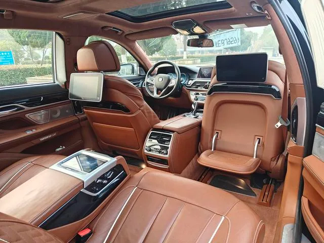 BMW 7 Series 2018 740Li xDrive Type de luxe M Ensemble de sport intérieur photo 10 BMW 7 Series 2018 740Li xDrive Type de luxe M Ensemble de sport intérieur photo 10