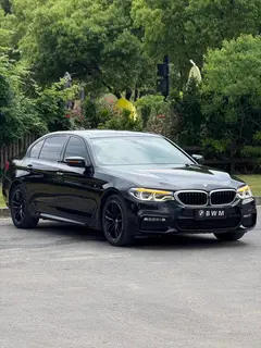 BMW 5 Series 2018 525Li M Sports suit exterior photo 3