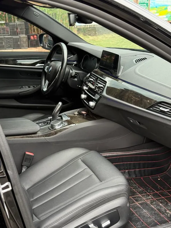 BMW 5 Series 2018 525Li M Sports suit interior photo 8