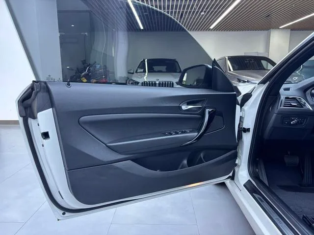 BMW 2 Series 2019 225i Convertible Coupe Sports Design Suit interior photo 15