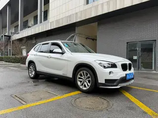 BMW X1 2015 sDrive18i Fashion Upgrade Edition exterior photo 2