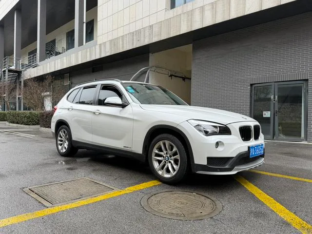 BMW X1 2015 sDrive18i Fashion Upgrade Edition exterior photo 2