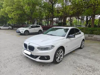 BMW 1 Series 2018 120i Design Suit Type exterior photo 1