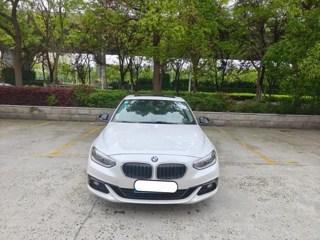 BMW 1 Series 2018 120i Design Suit Type exterior photo 2