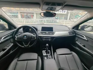 BMW 1 Series 2018 120i Design Suit Type interior photo 7