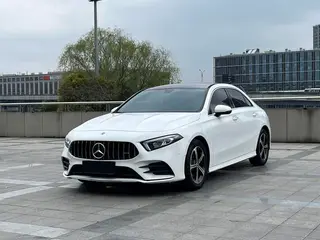 Mercedes-Benz A-Class 2022 Reforma A 200 L Edición de moda de coche deportivo exterior foto 1 Mercedes-Benz A-Class 2022 Reforma A 200 L Edición de moda de coche deportivo exterior foto 1