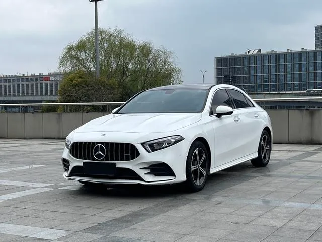 Mercedes-Benz A-Class 2022 Reforma A 200 L Edición de moda de coche deportivo exterior foto 1 Mercedes-Benz A-Class 2022 Reforma A 200 L Edición de moda de coche deportivo exterior foto 1