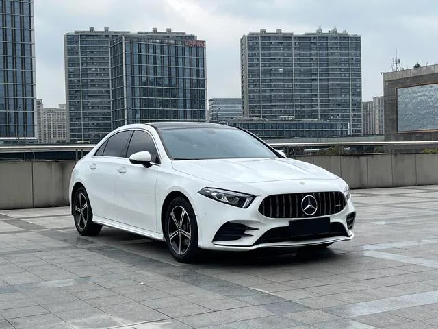 Mercedes-Benz A-Class 2022 Reforma A 200 L Edición de moda de coche deportivo exterior foto 3 Mercedes-Benz A-Class 2022 Reforma A 200 L Edición de moda de coche deportivo exterior foto 3