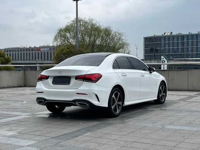 Mercedes-Benz A-Class 2022 Reforma A 200 L Edición de moda de coche deportivo exterior foto 4 Mercedes-Benz A-Class 2022 Reforma A 200 L Edición de moda de coche deportivo exterior foto 4