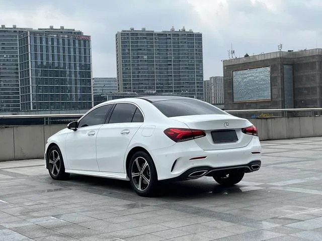 Mercedes-Benz A-Class 2022 Reforma A 200 L Edición de moda de coche deportivo exterior foto 6 Mercedes-Benz A-Class 2022 Reforma A 200 L Edición de moda de coche deportivo exterior foto 6