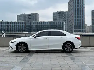 Mercedes-Benz A-Class 2022 Reforma A 200 L Edición de moda de coche deportivo exterior foto 7 Mercedes-Benz A-Class 2022 Reforma A 200 L Edición de moda de coche deportivo exterior foto 7