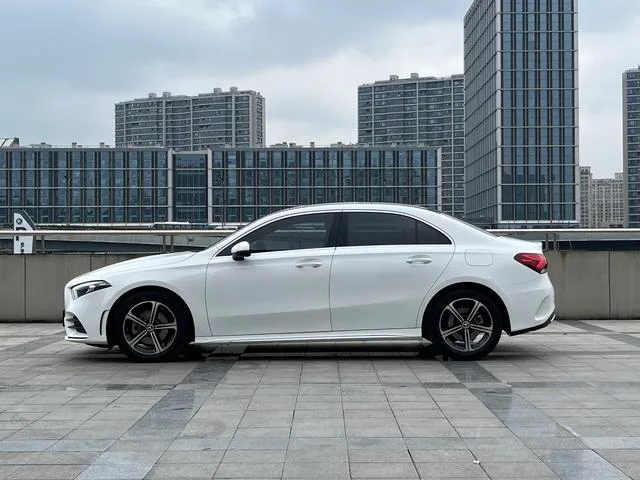 Mercedes-Benz A-Class 2022 Reforma A 200 L Edición de moda de coche deportivo exterior foto 7 Mercedes-Benz A-Class 2022 Reforma A 200 L Edición de moda de coche deportivo exterior foto 7