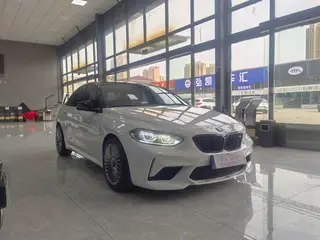BMW 1 Series 2020 120i M Sports suit exterior photo 3